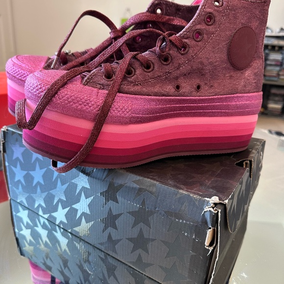 Miley Cyrus x Converse New in Box - Picture 2 of 6
